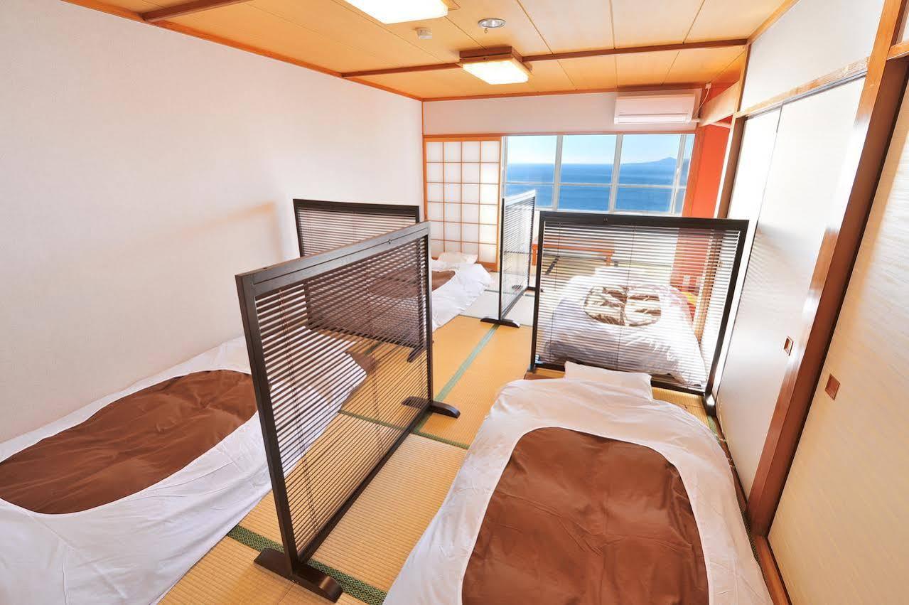 Onsen Hostel Hinoemi Атами Екстериор снимка